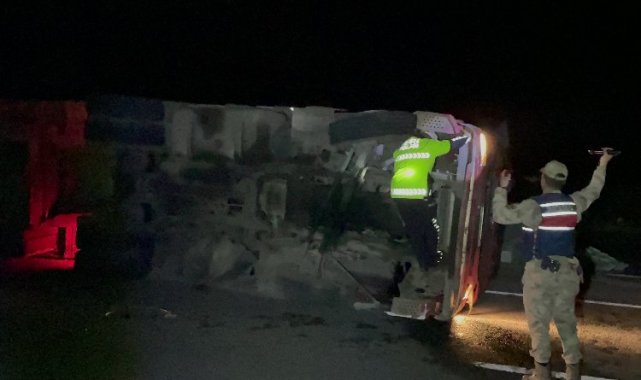 Adıyaman'da tır devrildi:1 yaralı