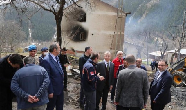 Artvin Şavşat'ta 6 ev yandı; 1 ölü, 1 kayıp