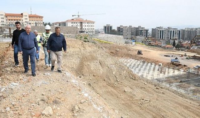 Başkan Selvitopu, Atatürk Gençlik ve Spor Merkezi inşaatını inceledi
