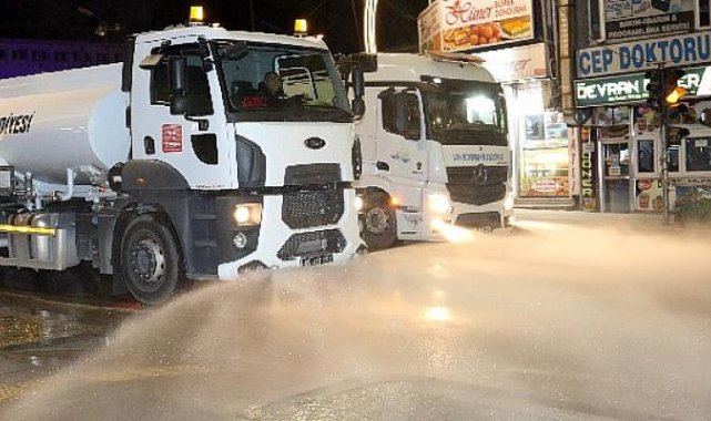 Büyükşehir’den gece boyu temizlik mesaisi