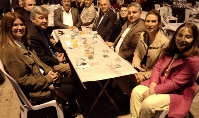 İYİ Parti Marmaris'te sokakta halka açık iftar