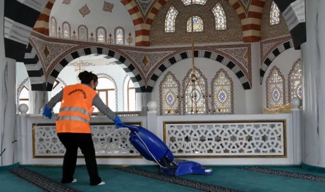 İzmir Karabağlar Belediyesi'nden camilere Ramazan temizliği