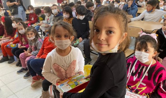 İzmirli miniklerden kitap kampanyası