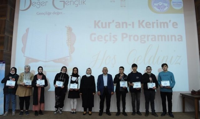 Memduh Büyükkılıç 'değer'li gençlerle buluştu