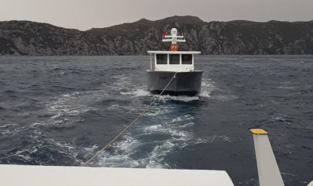 Muğla Marmaris'te sürüklenen tekne kurtarıldı