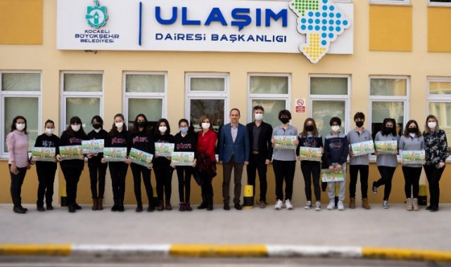 Öğrencilere çevre dostu ulaşım aracı bisiklet anlatılıyor