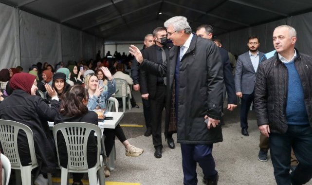 Sakarya Büyükşehir bin kişiye sofra kurdu