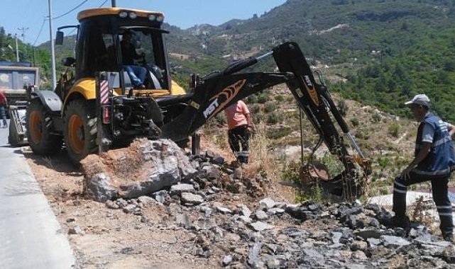 Alanya'da 9 mahalle yoluna yaz bakımı yapıldı