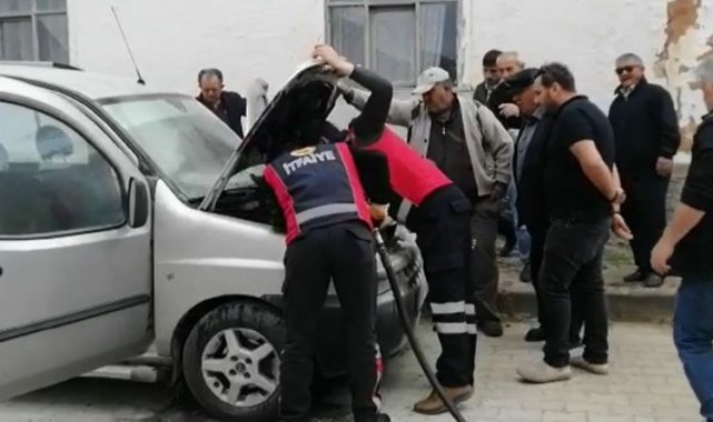 Bilecik Pazaryeri'nde park halindeki kamyonet yandı