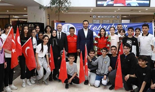 Dünya şampiyonuna sürpriz karşılama