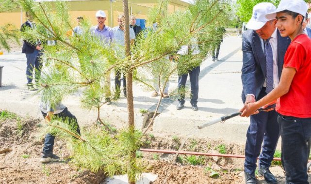 Malatya'da 300 fidan dikildi