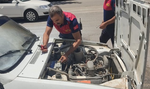 Adıyaman'da park halinde otomobil alev aldı