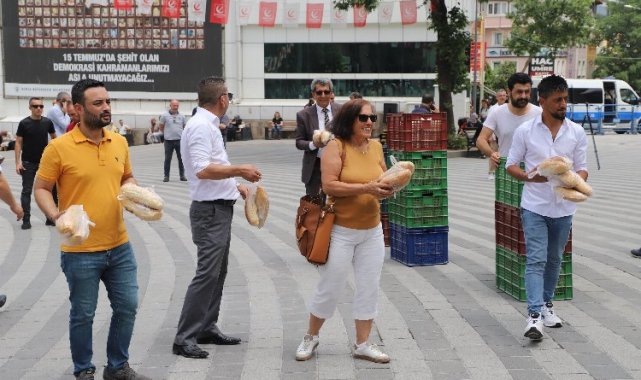 Bursa'da 2 bin ücretsiz ekmek dakikalar içinde tükendi