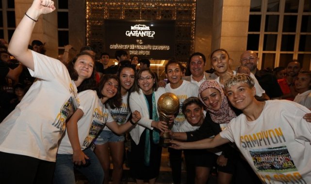 Gaziantep'in şampiyon takımları halkla buluştu