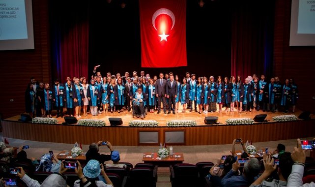 KAYÜ Meslek Yüksekokulu mezunlarını verdi