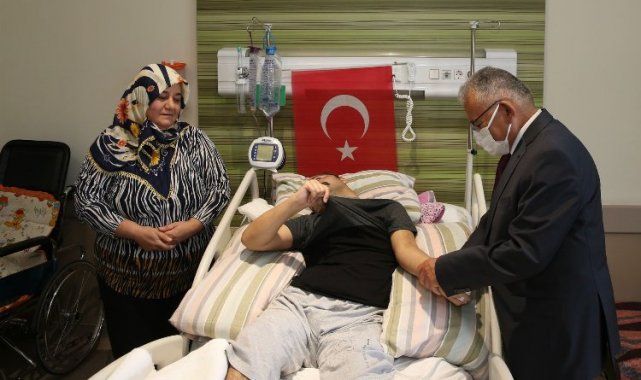 Memduh Büyükkılıç'tan gazi askere ziyaret