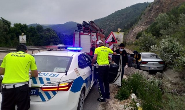 Mezuniyet dönüşü Bilecik'te kaza: 2 yaralı