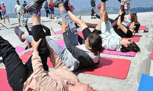 “Tanrıların Dağı” Tahtalı Dağı’nın Zirvesinde Pilates Yaptılar