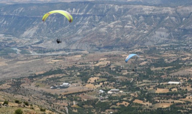 Yamaç Paraşütü Festivali coşkusu