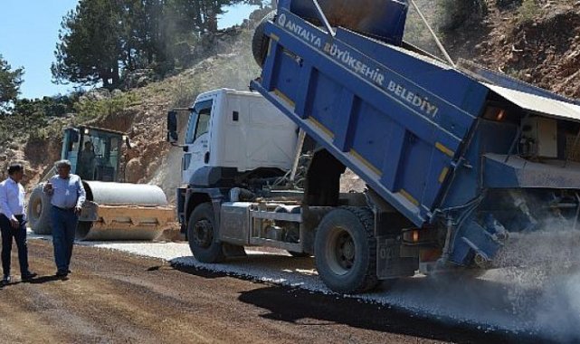 Antalya Büyükşehir Belediyesi modern yollar kazandırıyor