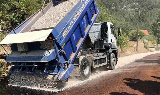 Antalya Büyükşehir'den Akseki ve İbradı'da yol çalışması