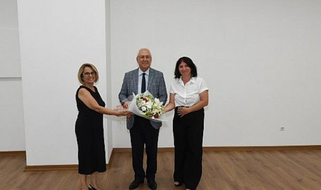 Belgelerini Başkan Selvitopu verdi