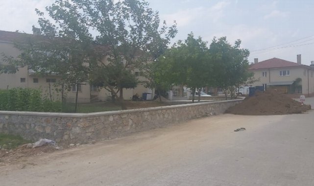 Bilecik Pazaryeri'nde kurum binalarına çevre düzenlemesi