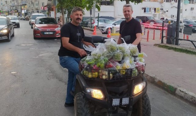 Bursa Mudanya'da Muhtar Şaş'tan çocuklara meyve servisi
