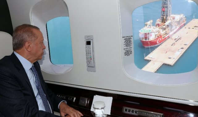 Cumhurbaşkanı Erdoğan havadan inceledi... Erdoğan gemide brifing alıyor