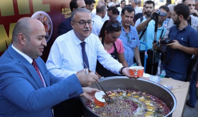 Diyarbakır'da aşure ikramı