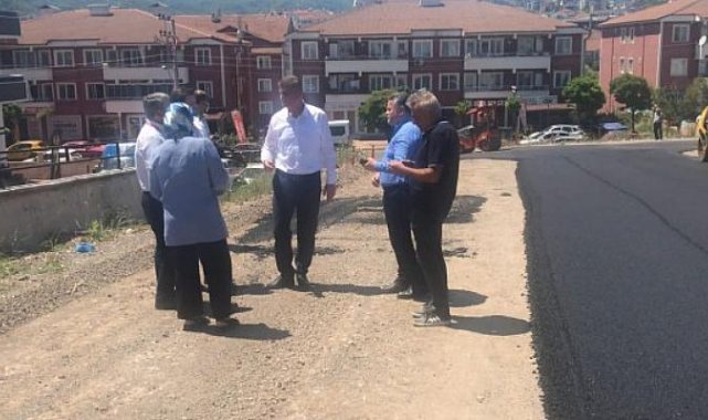 Gölcük’ün Dört Bir Yanında Asfalt Hizmeti Sürüyor