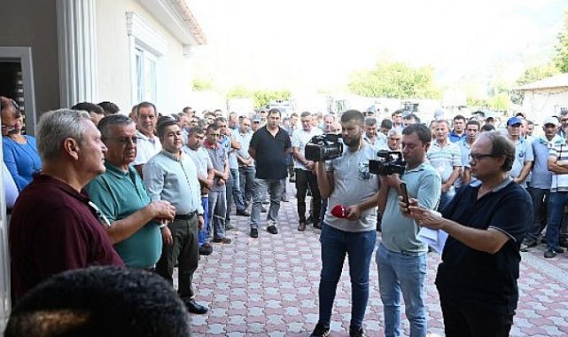 Kemer Belediye Başkanı Necati Topaloğlu, belediye personeli ile bir araya geldi