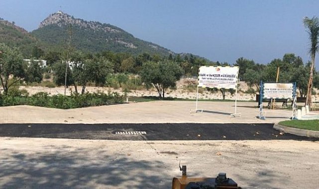 Kemer Belediyesi İlçe Genelindeki Bozuk Yolların Tamirini Yapıyor