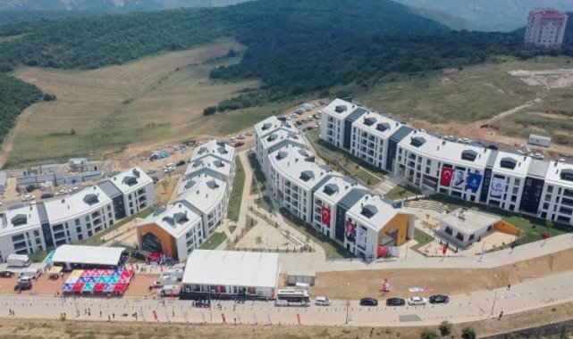Kocaeli'de İzmit Çınar Evleri'nde teslimler başladı