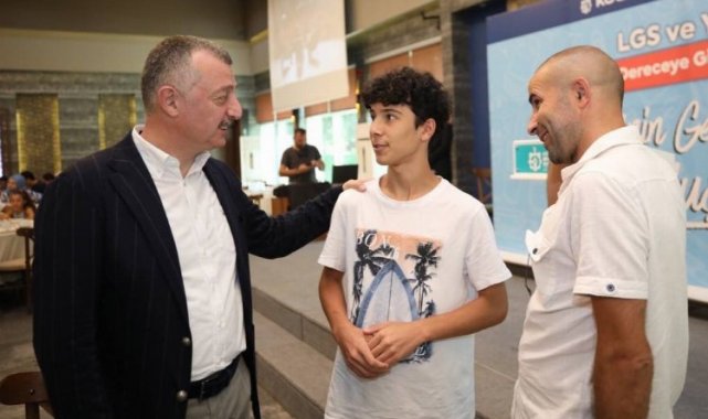Kocaeli'nin başarılı gençlerine kutlama