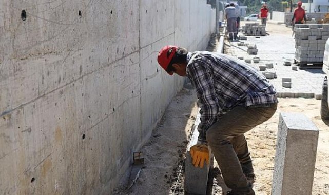 Menderes Belediyesi’nden Görece’de yol yapım seferberliği