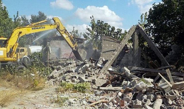 Metruk Bina Yıkımları Sürüyor