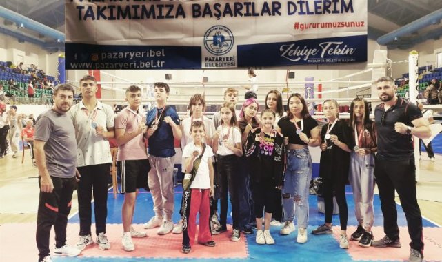 Pazaryerispor Kickboks sporcuları Kütahya'da madalyaları sildi süpürdü