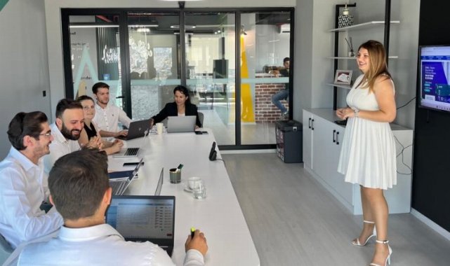 Ürettiği kitleri elektronik ortamdan satıyor