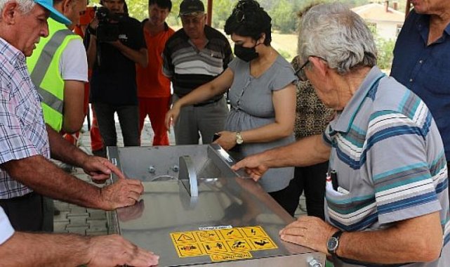 Antalya Büyükşehir'den İlçelere Üzüm Sıkma Makinesi