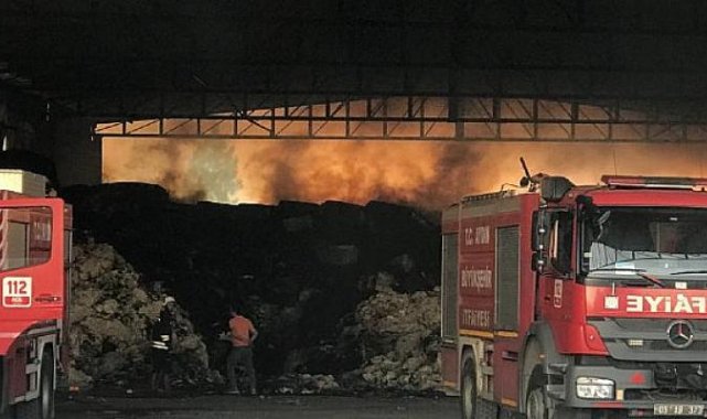 Aydın Büyükşehir Belediyesi İtfaiyesi'nden fabrika yangınına hızlı müdahale