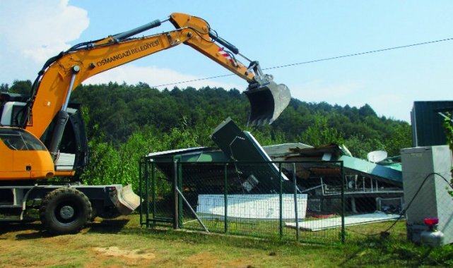Bursa Osmangazi'de 5 'kaçak ev' yıkıldı