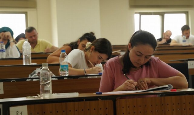Bursa Yıldırım'da memur adaylarına KPSS provası