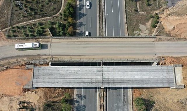 Çayırova Turgut Özal Köprüsü'nde kiriş montajı yapıldı