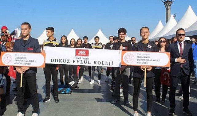 Dokuz Eylül Koleji, İzmir’in kurtuluşunu coşkuyla kutladı