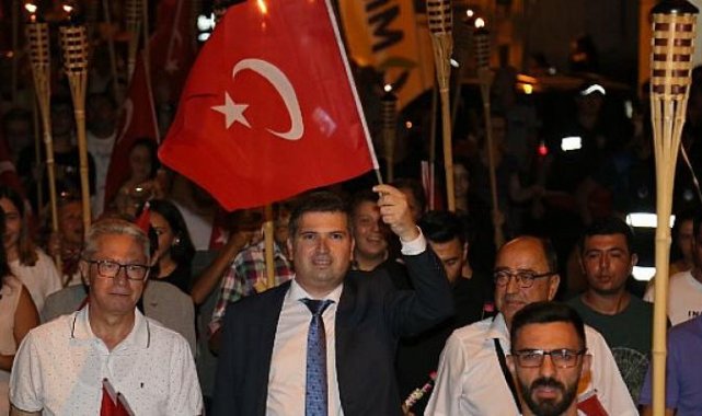 Edremit’te 100. Yıl fener alayı