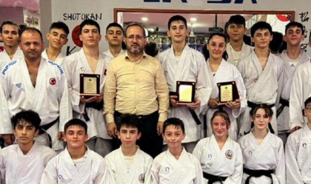 İstanbul Sultangazi'de 'Gelecek'ten dünya şampiyonlarına tebrk