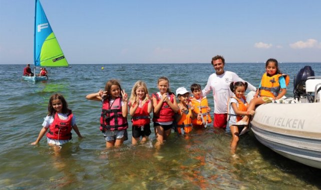 İzmir Narlıdere'nin kızları yelkenle tanıştı