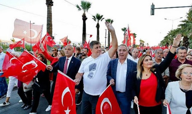 Karşıyaka’da 100. Yıl Onuruna Dev Gösteri: 2022 Zeybek Tek Yürek
