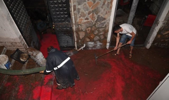 Manisa Demirci'de doğal afet sonrası seferberlik